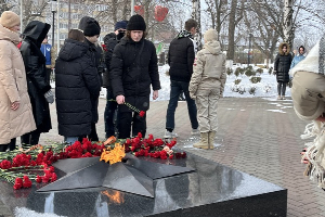 Студенты Новошахтинского филиала ЮФУ приняли участие в митинге в честь 82-й годовщины со Дня освобождения Новошахтинска от немецко-фашистских захватчиков